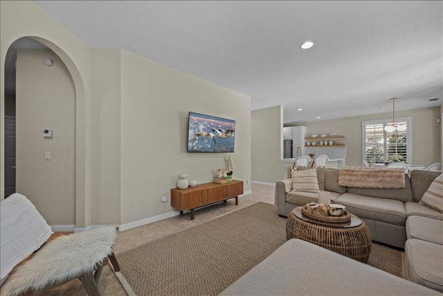 429 Oriole Circle, Jupiter, FL 33458