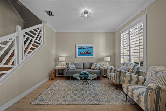 429 Oriole Circle, Jupiter, FL 33458