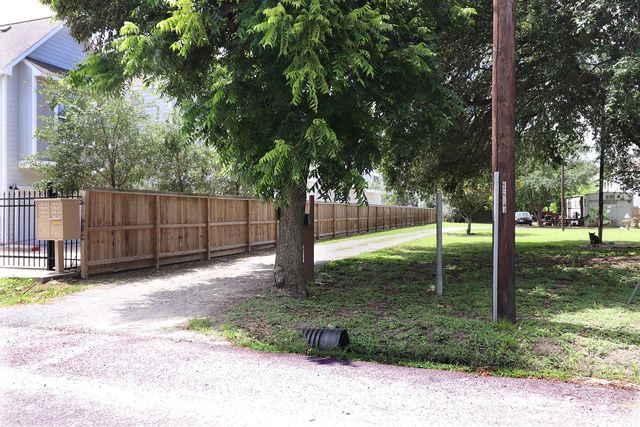 853 Rachel Street, Houston, TX 77091