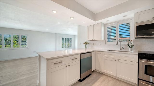 4750 GULF OF MEXICO DRIVE Villa 8, Longboat Key, FL 34228