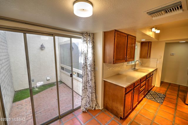 5932 N Placita Del Conde, Tucson, AZ 85718