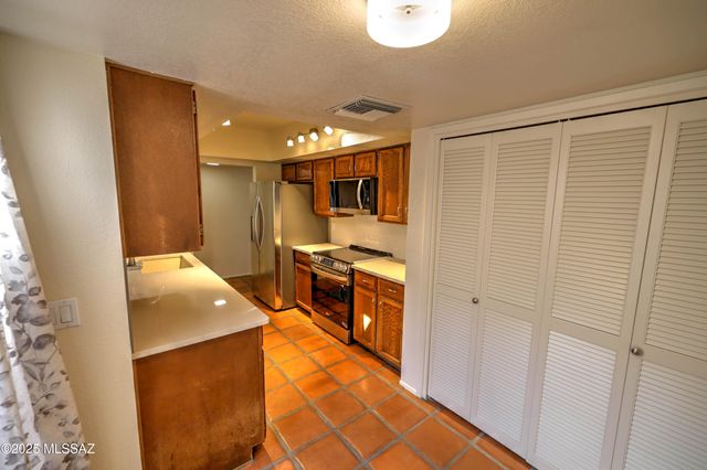 5932 N Placita Del Conde, Tucson, AZ 85718