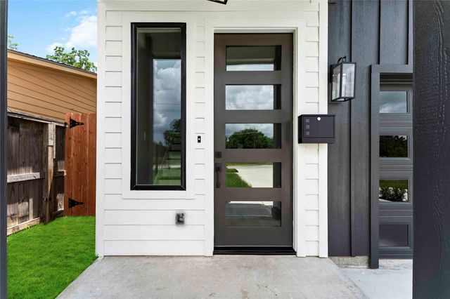 9227 Ashville Drive B, Houston, TX 77051