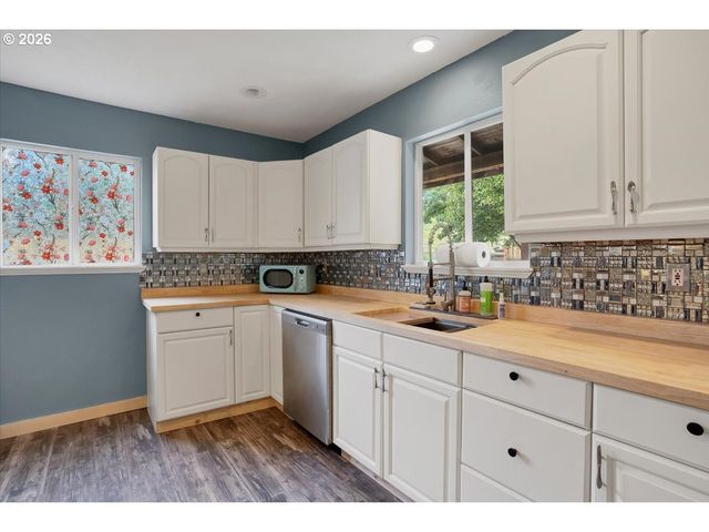 566 N BEAR CREEK Rd, Otis, OR 97368