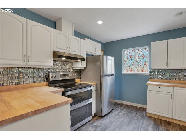 566 N BEAR CREEK Rd, Otis, OR 97368