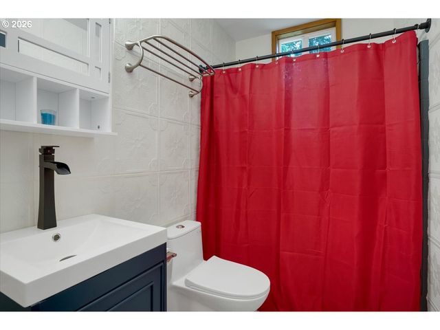 566 N BEAR CREEK Rd, Otis, OR 97368