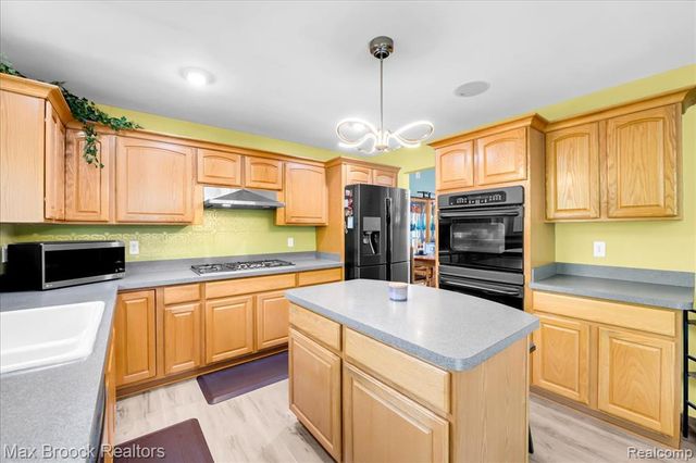 31102 Bancroft Drive, Novi, MI 48377