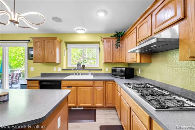 31102 Bancroft Drive, Novi, MI 48377