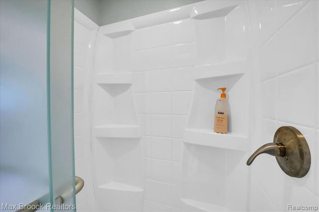 31102 Bancroft Drive, Novi, MI 48377