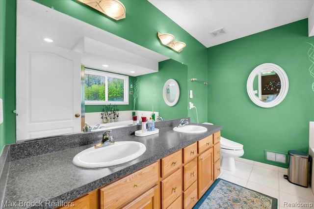 31102 Bancroft Drive, Novi, MI 48377