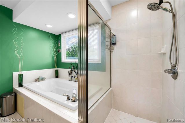 31102 Bancroft Drive, Novi, MI 48377
