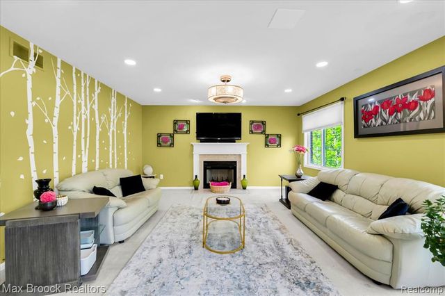 31102 Bancroft Drive, Novi, MI 48377