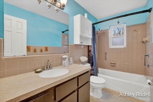 825 16 Mile Road Nw, Tyrone Twp, MI 49330