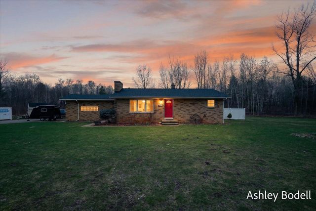 825 16 Mile Road Nw, Tyrone Twp, MI 49330