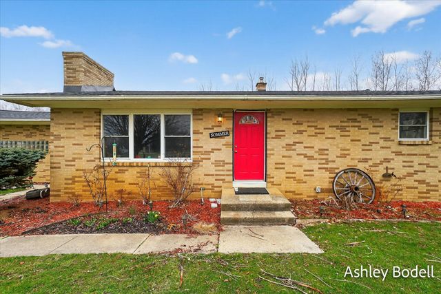 825 16 Mile Road Nw, Tyrone Twp, MI 49330