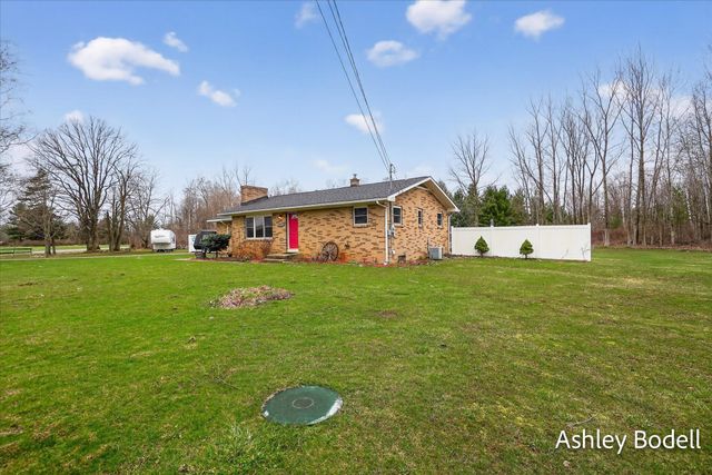 825 16 Mile Road Nw, Tyrone Twp, MI 49330