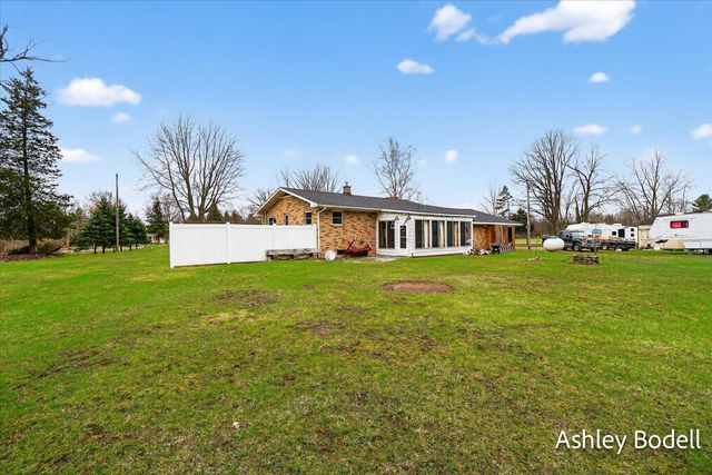 825 16 Mile Road Nw, Tyrone Twp, MI 49330