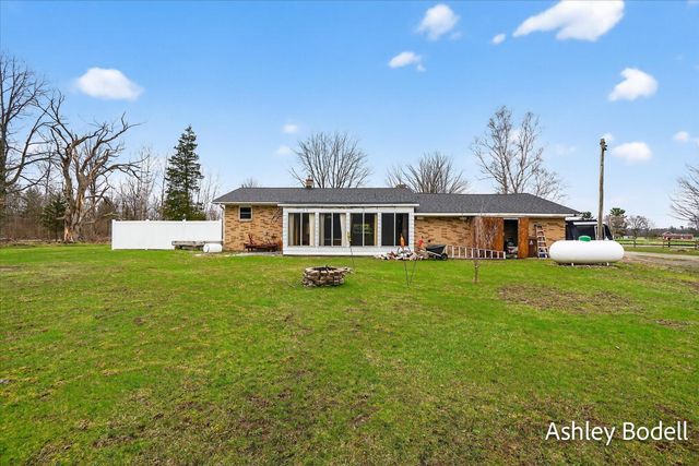 825 16 Mile Road Nw, Tyrone Twp, MI 49330
