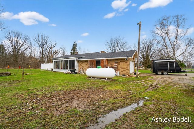 825 16 Mile Road Nw, Tyrone Twp, MI 49330