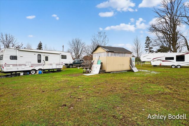 825 16 Mile Road Nw, Tyrone Twp, MI 49330