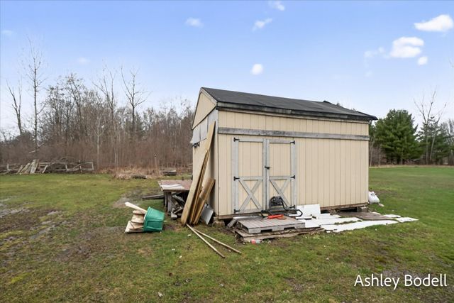 825 16 Mile Road Nw, Tyrone Twp, MI 49330