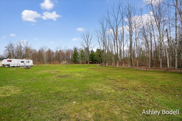 825 16 Mile Road Nw, Tyrone Twp, MI 49330