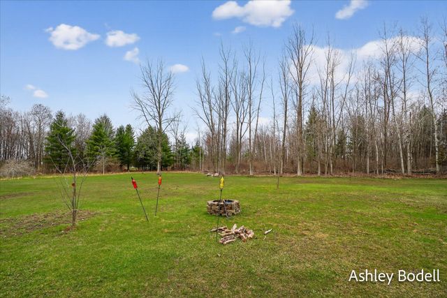 825 16 Mile Road Nw, Tyrone Twp, MI 49330