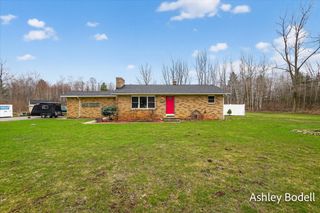 825 16 Mile Road Nw, Tyrone Twp, MI 49330