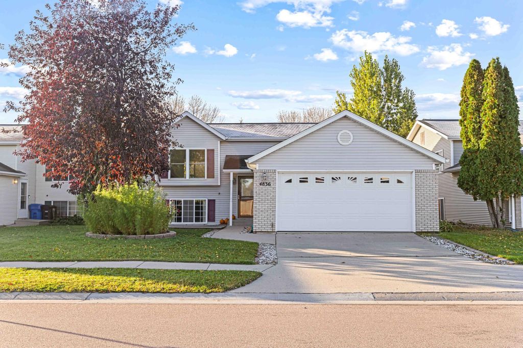 4836 9th Avenue S, Fargo, ND 58103