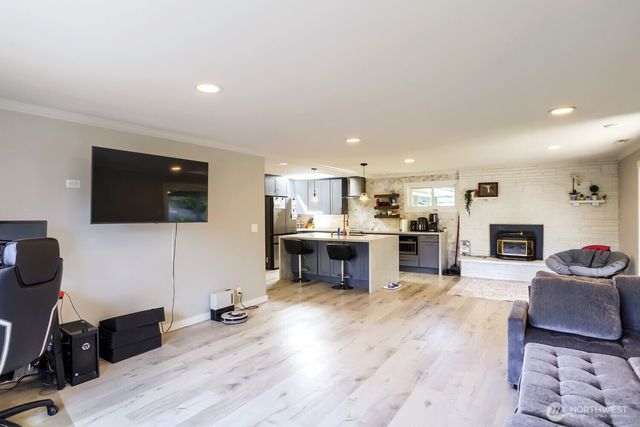 21801 51st Avenue W, Mountlake Terrace, WA 98043