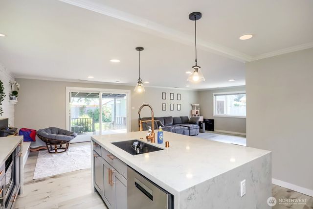 21801 51st Avenue W, Mountlake Terrace, WA 98043