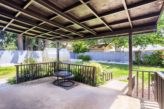 21801 51st Avenue W, Mountlake Terrace, WA 98043
