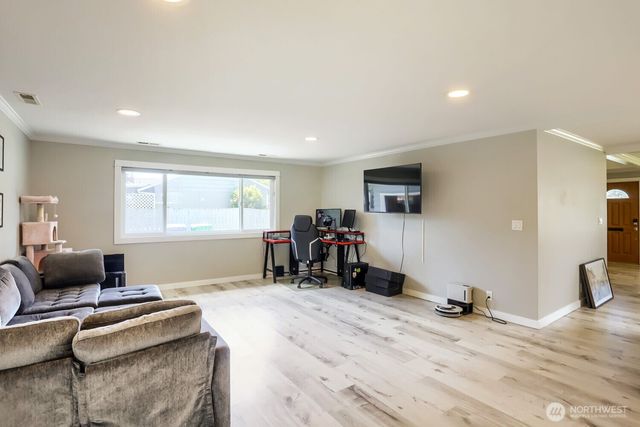 21801 51st Avenue W, Mountlake Terrace, WA 98043