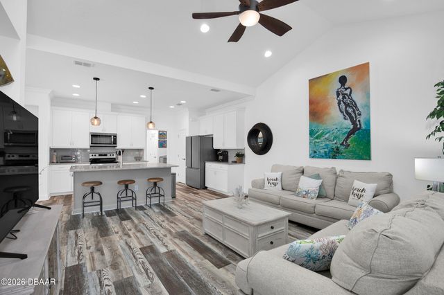402 Parrot Lane, Daytona Beach, FL 32124