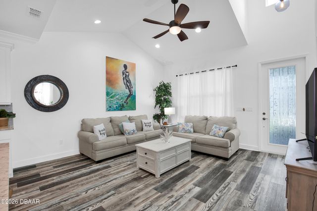 402 Parrot Lane, Daytona Beach, FL 32124