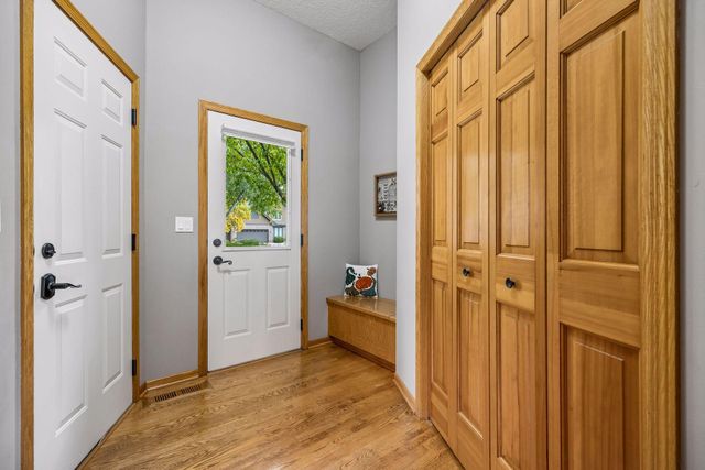 15316 Boulder Pointe Road, Eden Prairie, MN 55347