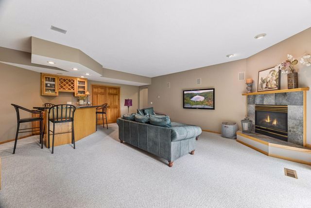 15316 Boulder Pointe Road, Eden Prairie, MN 55347