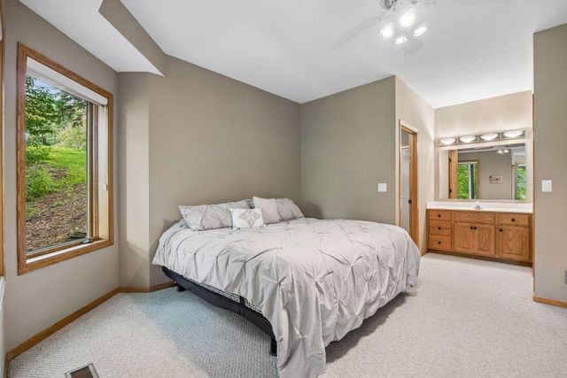 15316 Boulder Pointe Road, Eden Prairie, MN 55347