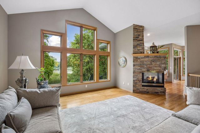 15316 Boulder Pointe Road, Eden Prairie, MN 55347