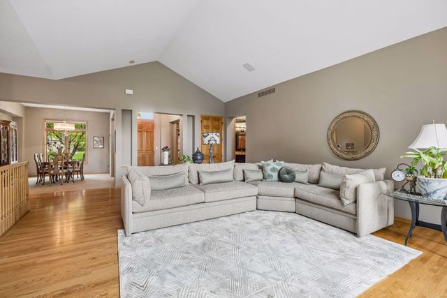 15316 Boulder Pointe Road, Eden Prairie, MN 55347
