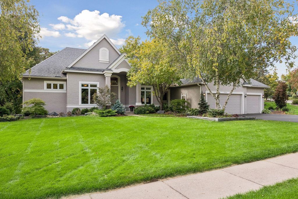15316 Boulder Pointe Road, Eden Prairie, MN 55347