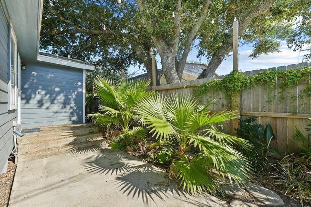 2614 59th Street, Galveston, TX 77551