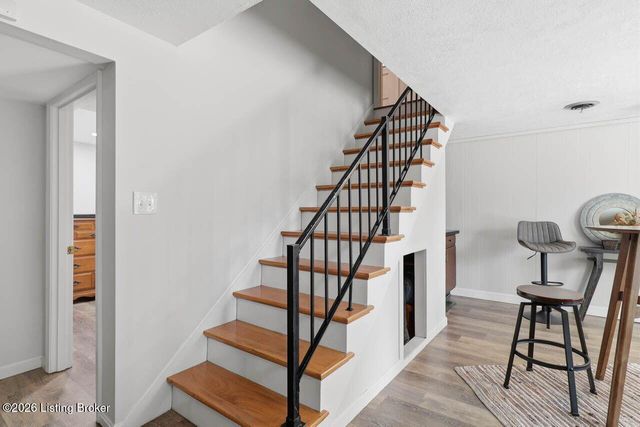 7608 Springvale Dr, Louisville, KY 40241