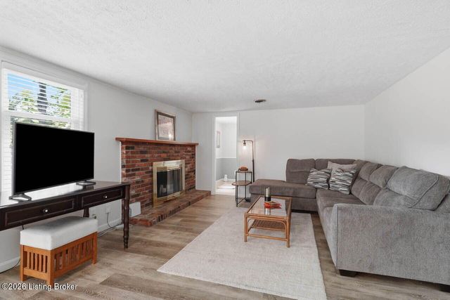 7608 Springvale Dr, Louisville, KY 40241