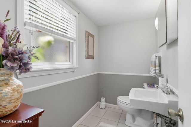 7608 Springvale Dr, Louisville, KY 40241