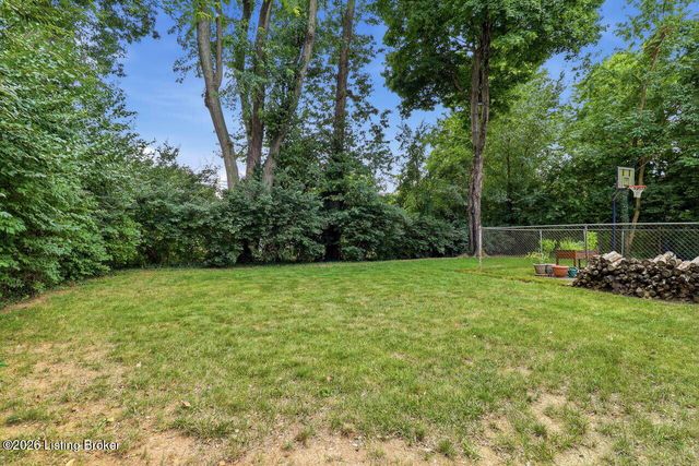 7608 Springvale Dr, Louisville, KY 40241