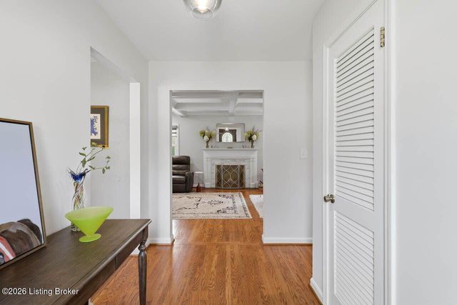 7608 Springvale Dr, Louisville, KY 40241