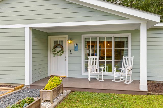 1527 Staffordshire Drive, Charleston, SC 29407