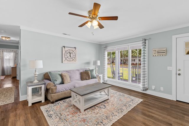 1527 Staffordshire Drive, Charleston, SC 29407