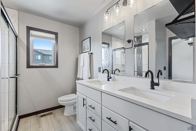 545 BULL RUN DR, Box Elder, SD 57719